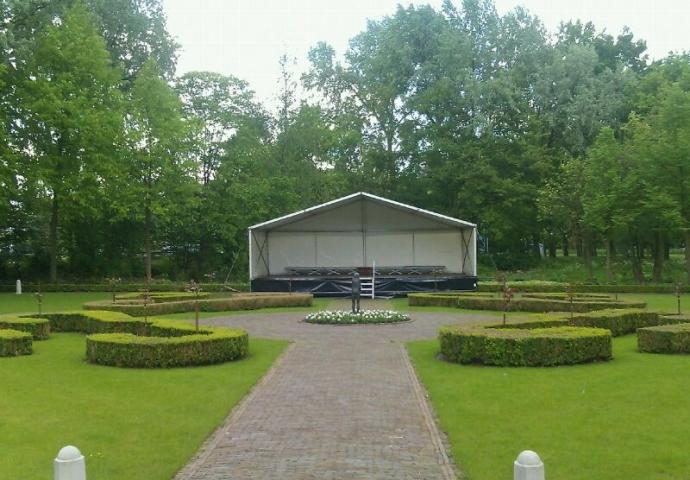 Podium Verhuurbedrijf de Vlieger